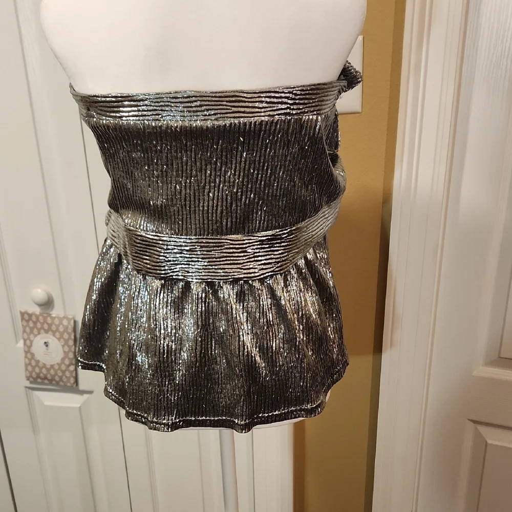 Metallic Off-Shoulder Ruffle Top - Picture 3 of 3